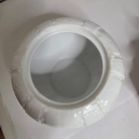 Paris Royal White Porcelain Sea Urchin Trinket Box - Picture 6 of 7